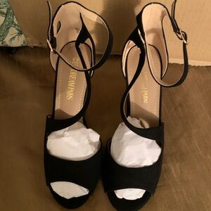 NIB-Dream Pairs Black Suede Strappy Heels
